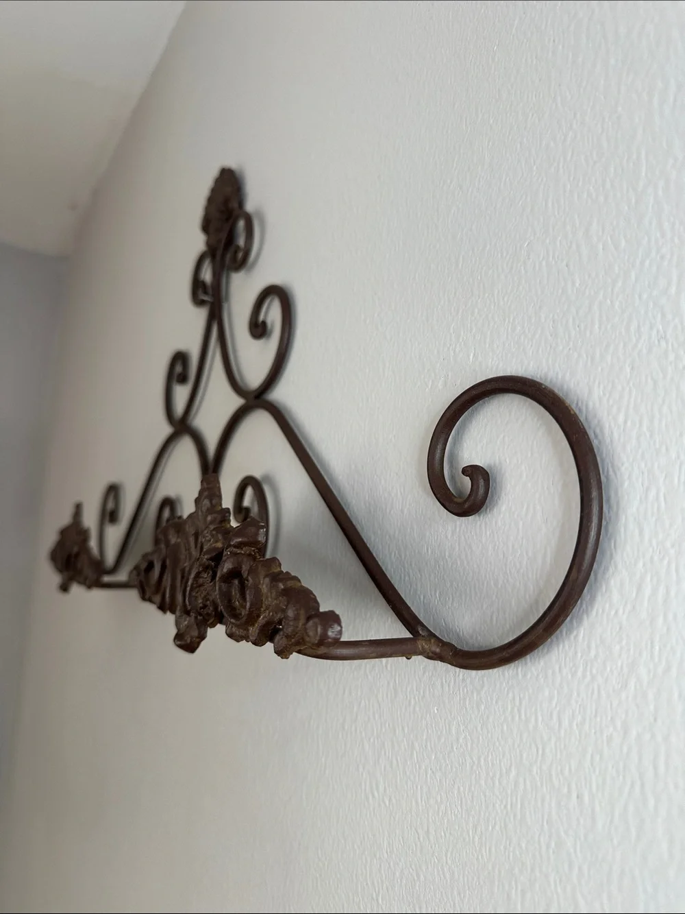 N/A elegant ornate